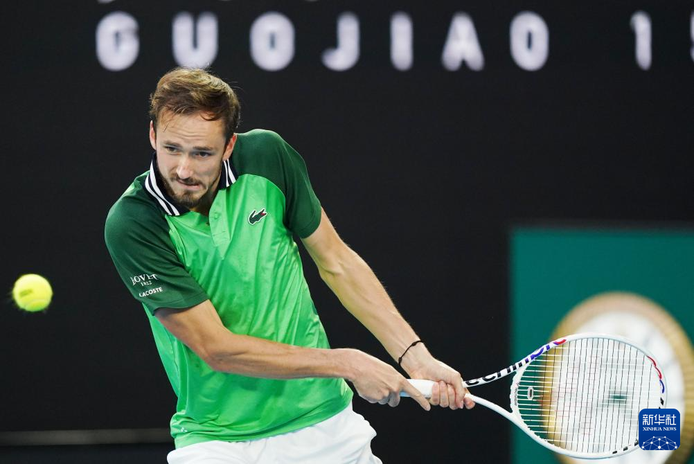 左路接球后 左路接球后